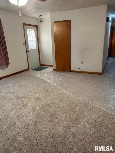 1213 Maple Ave, Macomb, IL 61455 photo 2