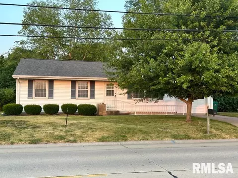 1213 Maple Ave, Macomb, IL 61455