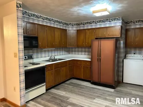 1213 Maple Ave, Macomb, IL 61455 photo 3
