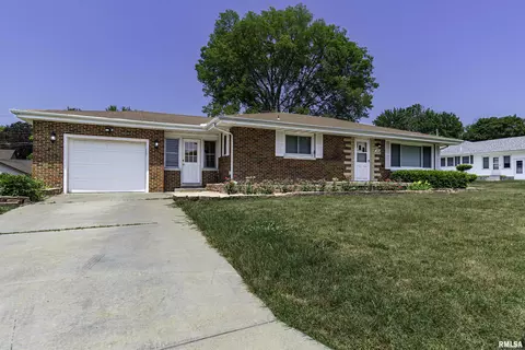 305 W Washington St, Tremont, IL 61568