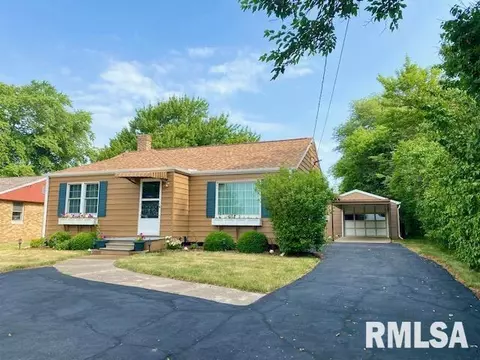 2381 N State Route 8 Rte, Elmwood, IL 61529