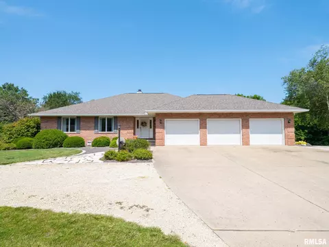 7645 W Chestnut Dr, Edwards, IL 61528
