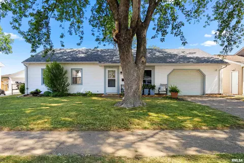 2127 Dominion Ave, Pekin, IL 61554