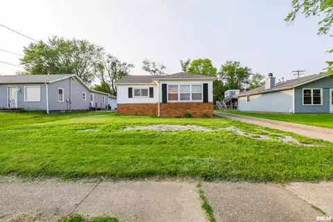 589 Groveland St, Creve Coeur, IL 61610
