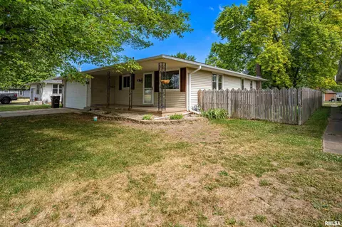 102 E Helen St, Glasford, IL 61533