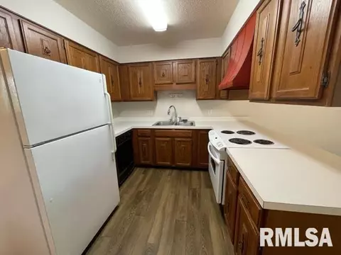 1590 Riverview Dr # -5, Macomb, IL 61455 photo 9