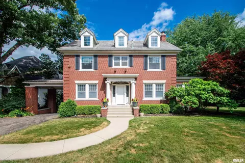 5918 N Elm Ln, Peoria, IL 61614