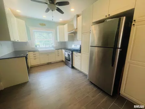 504 S Dudley St, Macomb, IL 61455 photo 10