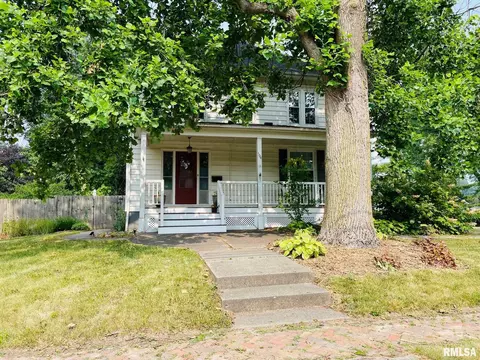 504 S Dudley St, Macomb, IL 61455 photo 2