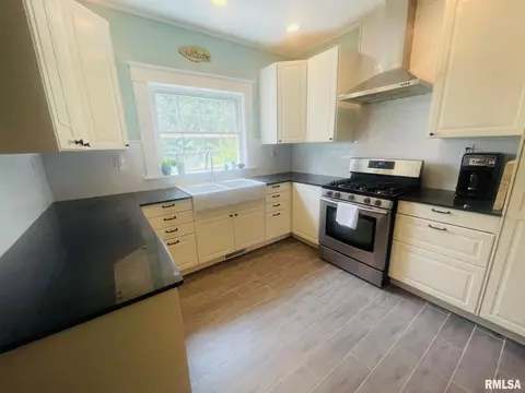 504 S Dudley St, Macomb, IL 61455 photo 11