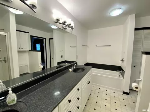 530 Meadow Dr, Macomb, IL 61455 photo 26