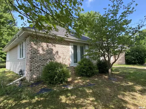 530 Meadow Dr, Macomb, IL 61455 photo 4