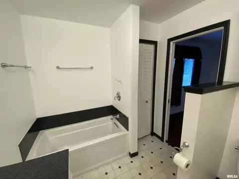 530 Meadow Dr, Macomb, IL 61455 photo 27
