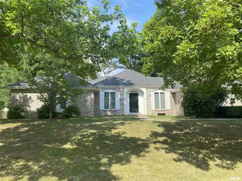 530 Meadow Dr, Macomb, IL 61455 photo 2