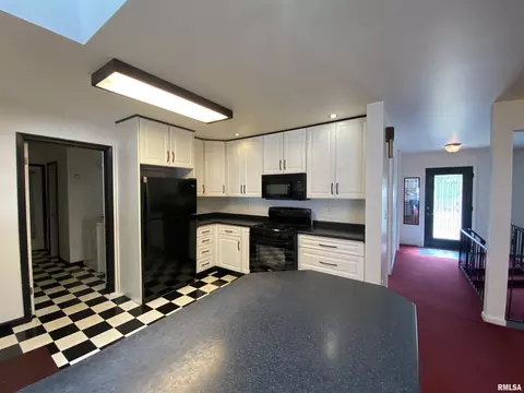 530 Meadow Dr, Macomb, IL 61455 photo 10
