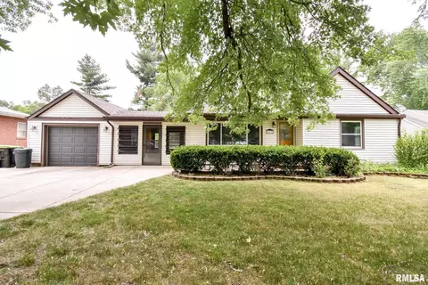 212 Lawndale Ct, Germantown Hills, IL 61548