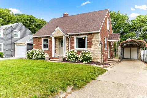 2101 E Riverview Ct, Peoria Heights, IL 61616