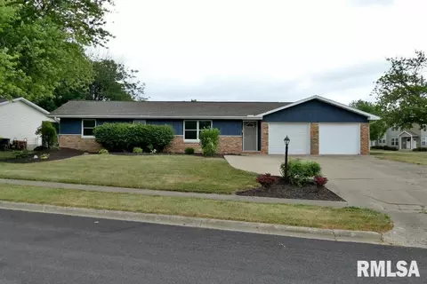 411 Brookcrest Dr, Washington, IL 61571