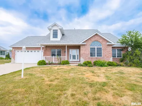 1404 Fayette Ave, Washington, IL 61571