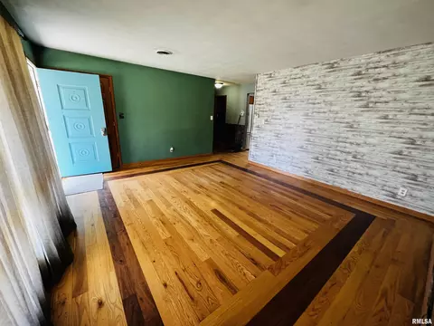 910 Carter St, Fairview, IL 61432 photo 4