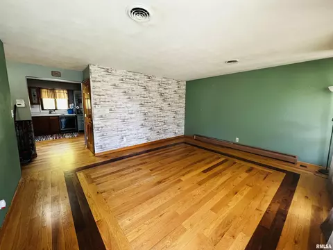 910 Carter St, Fairview, IL 61432 photo 5