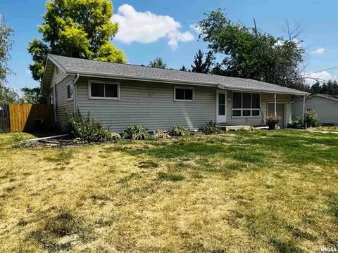 910 Carter St, Fairview, IL 61432