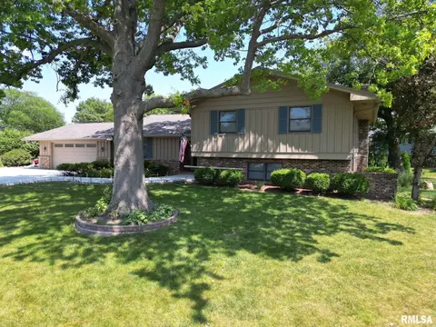 7304 N Windsor Ln, Peoria, IL 61614