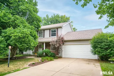 286 W Forrest Dr, Germantown Hills, IL 61548