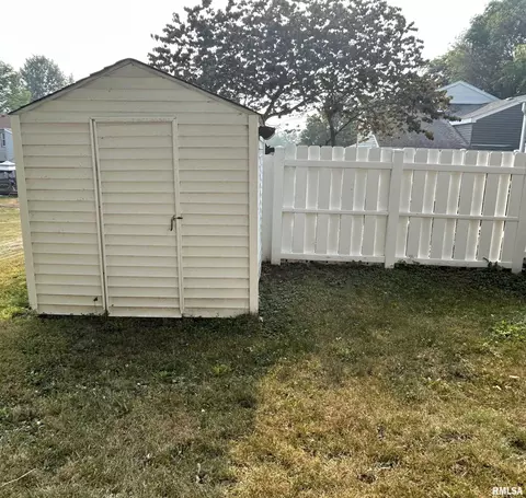 65 Richmond Rd, Macomb, IL 61455 photo 6