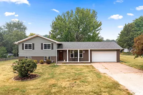 8143 N Blackbridge Rd, Edwards, IL 61528