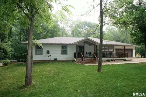 657 Heritage Dr, Mackinaw, IL 61755