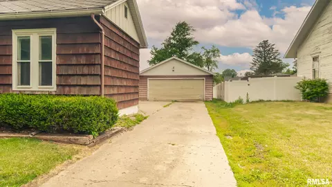 222 E Parkside Dr, Washburn, IL 61570 photo 5