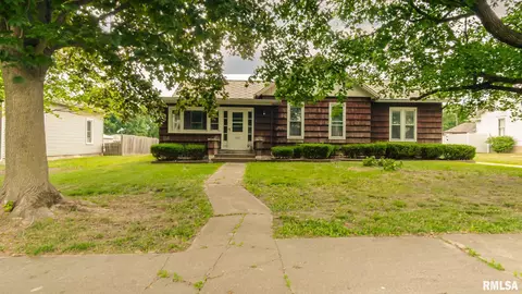 222 E Parkside Dr, Washburn, IL 61570 photo 2