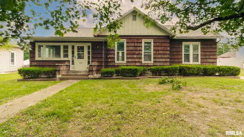 222 E Parkside Dr, Washburn, IL 61570