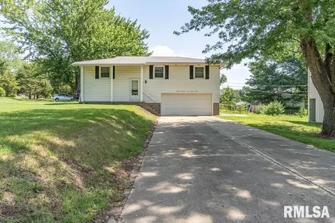 14708 N Grandview Dr, Chillicothe, IL 61523