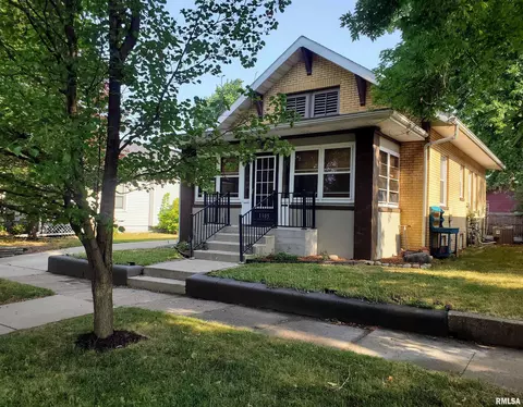 1305 Oak Ridge Ave, Pekin, IL 61554