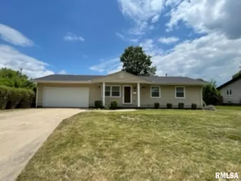 145 Holden Dr, Macomb, IL 61455
