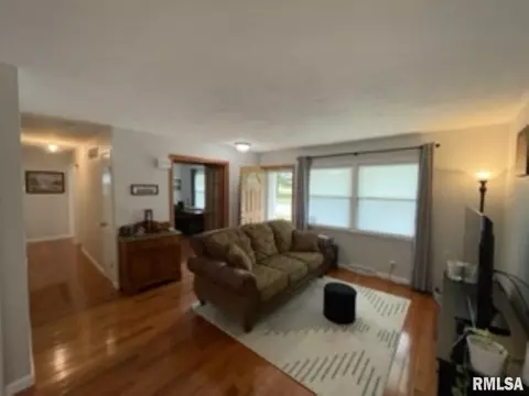 145 Holden Dr, Macomb, IL 61455 photo 6