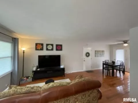 145 Holden Dr, Macomb, IL 61455 photo 9