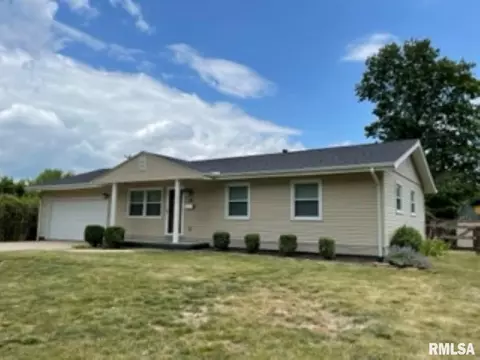 145 Holden Dr, Macomb, IL 61455 photo 4
