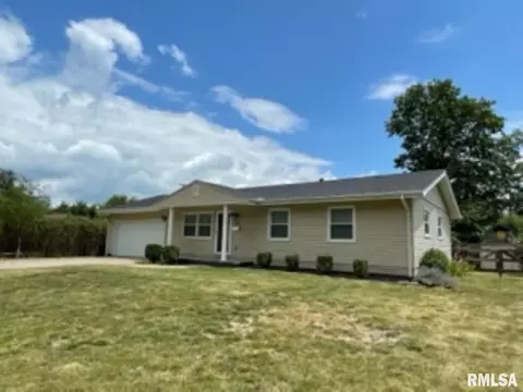 145 Holden Dr, Macomb, IL 61455 photo 3