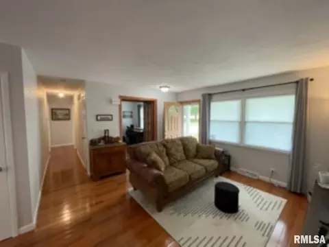 145 Holden Dr, Macomb, IL 61455 photo 7