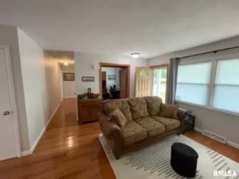 145 Holden Dr, Macomb, IL 61455 photo 5