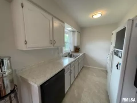 145 Holden Dr, Macomb, IL 61455 photo 18