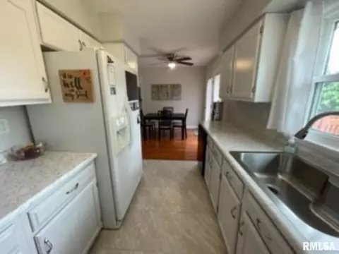 145 Holden Dr, Macomb, IL 61455 photo 15