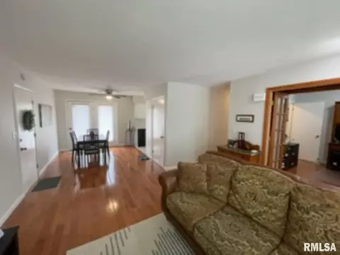 145 Holden Dr, Macomb, IL 61455 photo 8