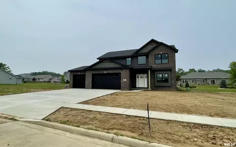 209 Saddlerock Dr, Washington, IL 61571