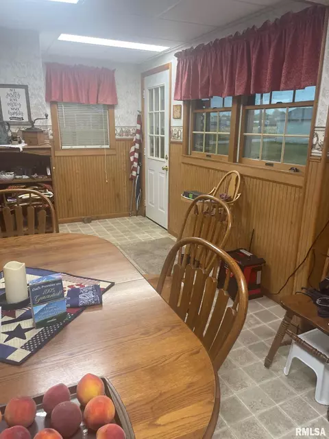 1035 E Oak St, Macomb, IL 61455 photo 8