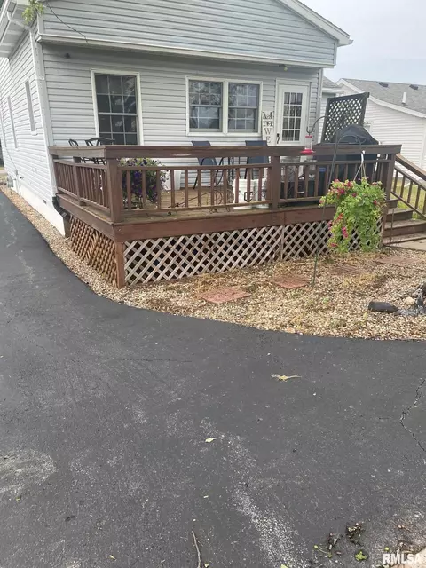 1035 E Oak St, Macomb, IL 61455 photo 2