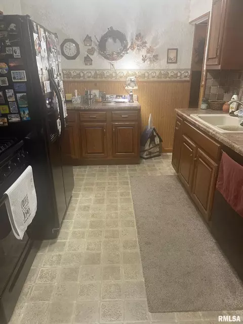 1035 E Oak St, Macomb, IL 61455 photo 6